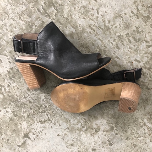 ✨SALE ✨Chunky Leather Heels - Picture 2 of 3